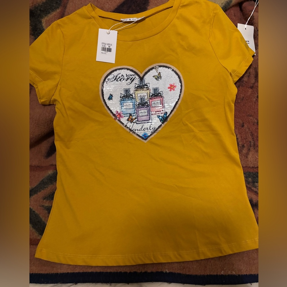 Yellow Heart Graphic t Shirt